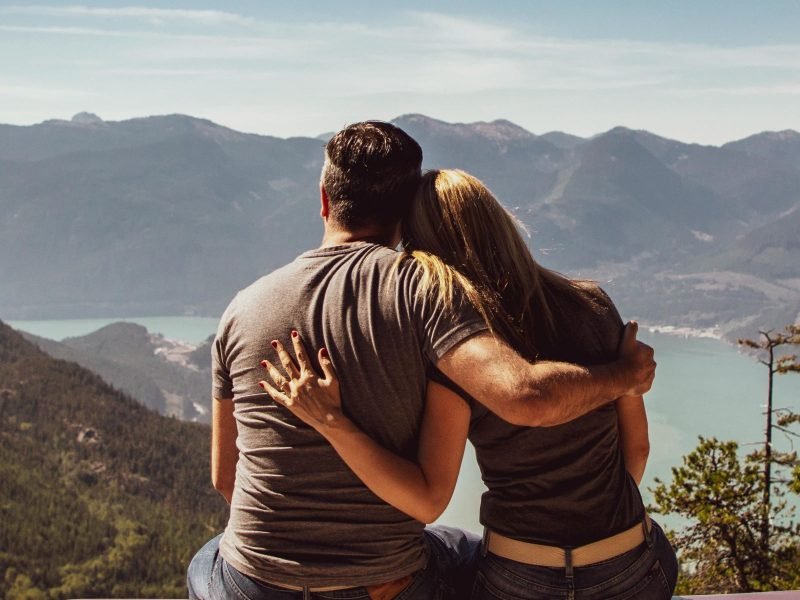 couple finds love in the mountains of california